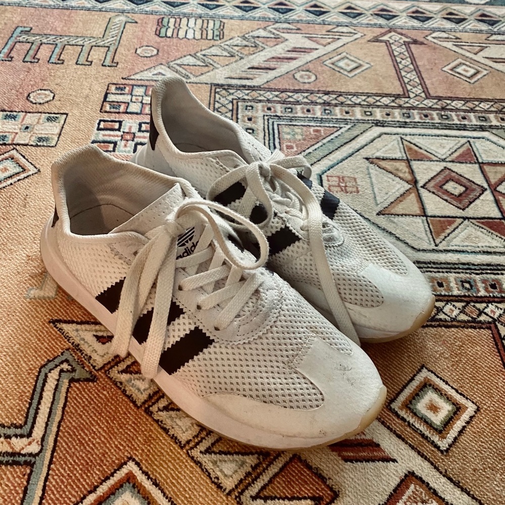 Adidas lifestyle size 7 1/2